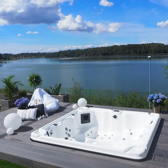 Utendørs massasjebad VikingSpa HERITAGE 233x233cm perlehvit/grå med lokk 